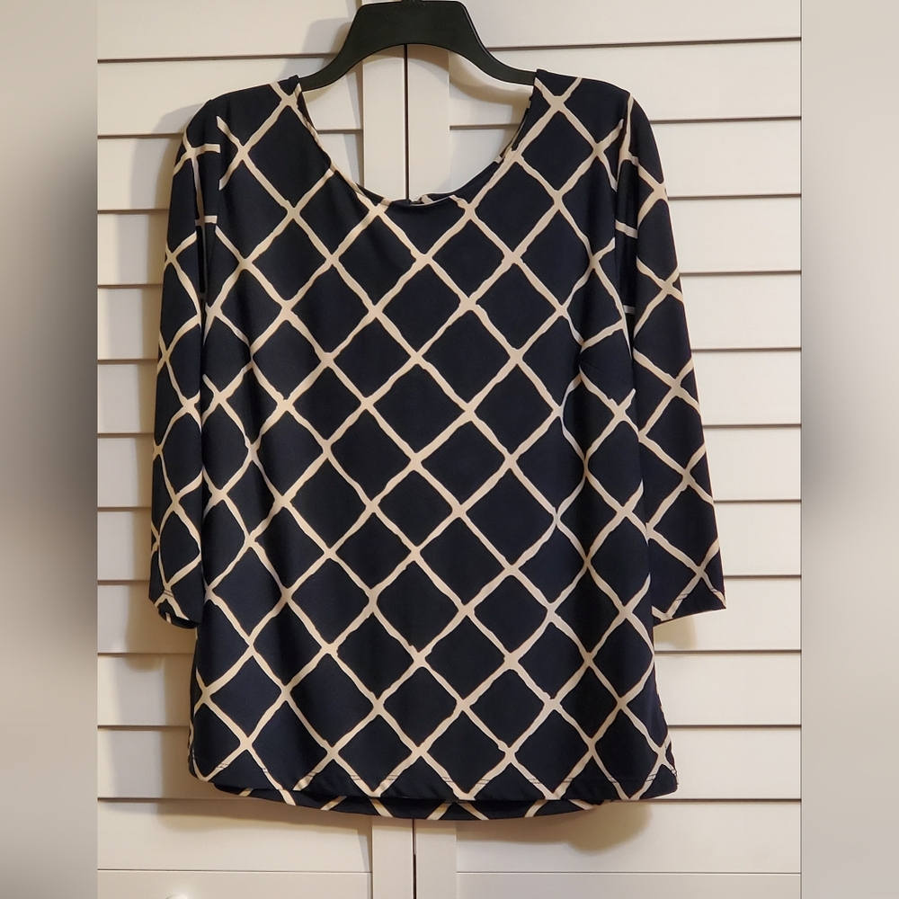 NWOT roz&ALI Navy & Cream Pattern, fabric with Stretch, no need to iron…